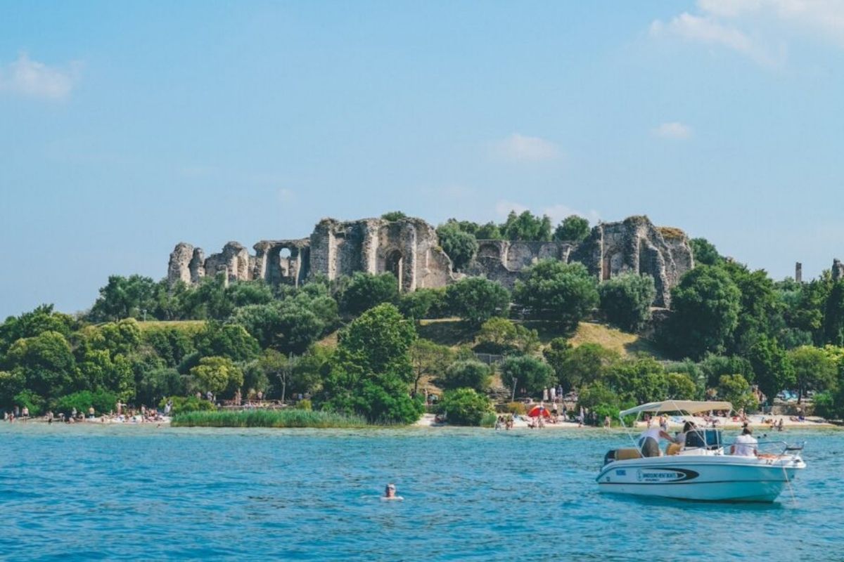 sirmione and lake garda tour from verona, boat tour in sirmione, boat tour lake garda, from verona to lake garda, boat tour Italy