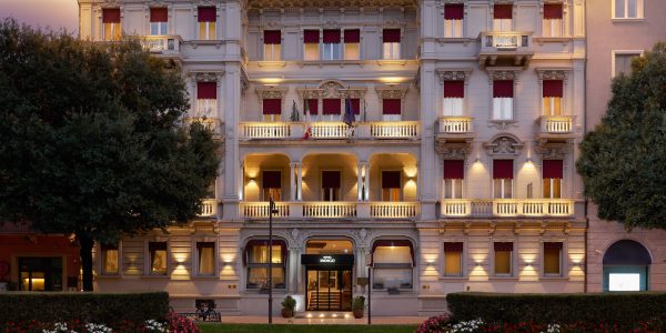 Hotel-Indigo-Verona-Grand-Hotel-Des-Arts-Exterior-by-night-1.jpeg