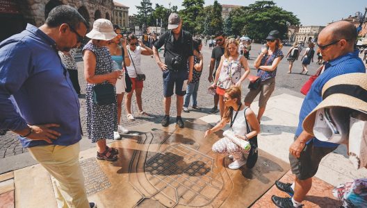 verona walking tour in small group, shared group tour verona, piazza bra verona, arena of verona